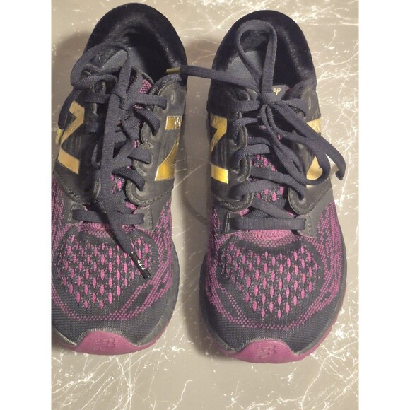 New Balance X Disney Beauty And The Beast Shoes Sneakers Women’s,Size 6 - Picture 2 of 9